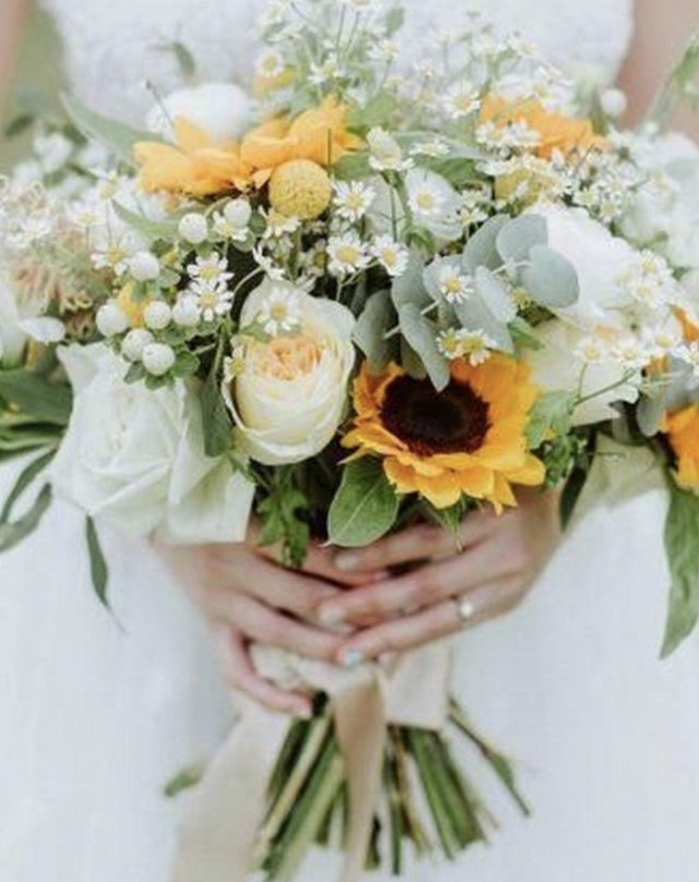 Bridal bouquet with sunflowers and peach roses - yellows and peaches are some 2022 wedding trends